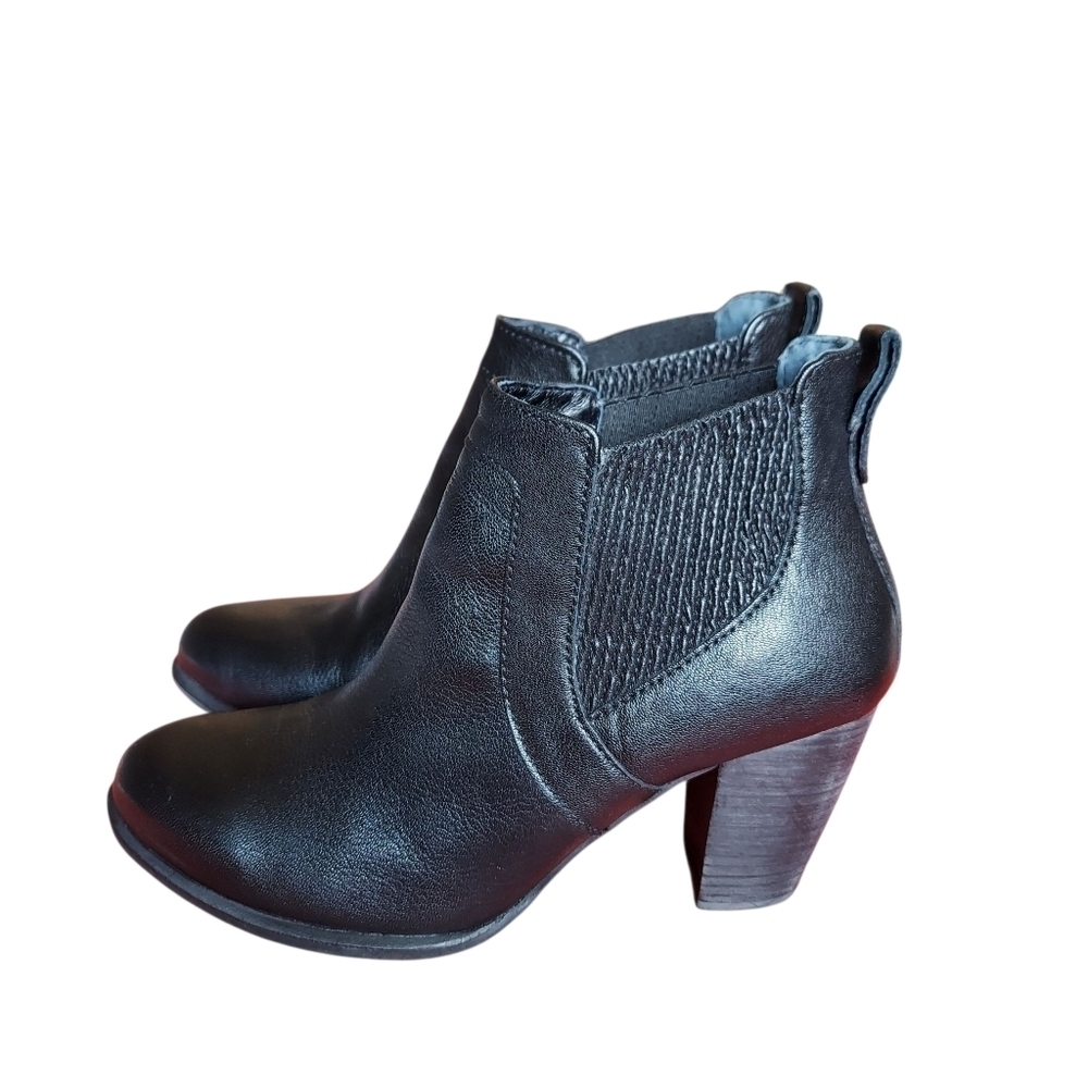 The UGG Cobie II Black Leather Chelsea Heeled Ankle Boots